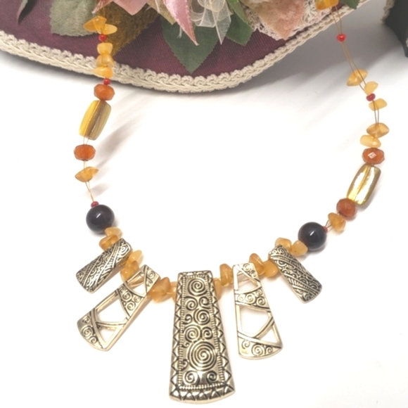 Unique Glass Bead & Gold tone Abstract Link Necklace - Picture 3 of 6